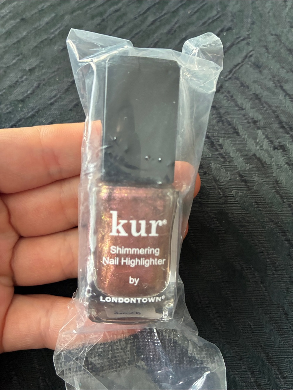 Londtown KUR Shimmering Nail Highlighter in MOLTON